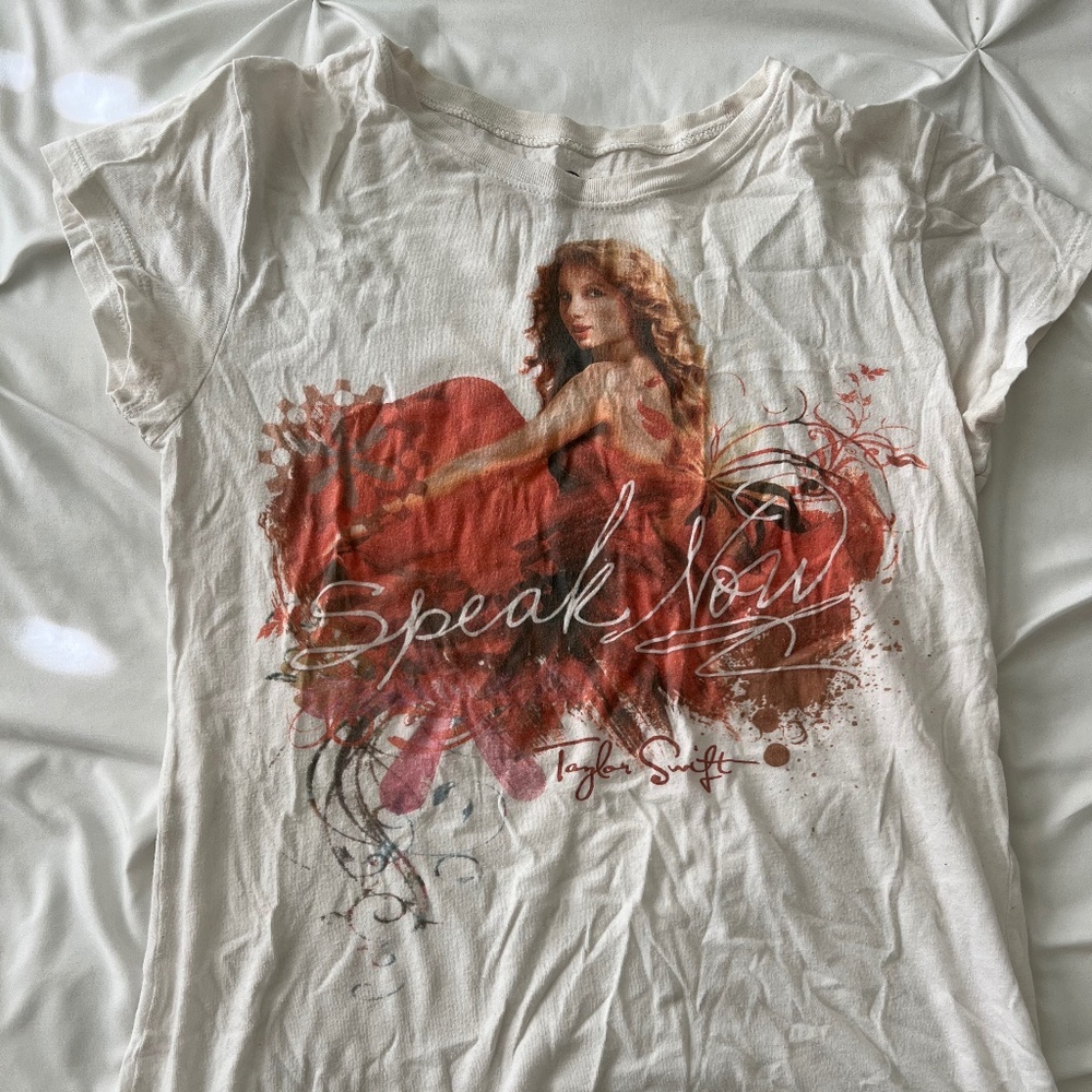 Taylor Swift "Speak Now" red album t-shirt